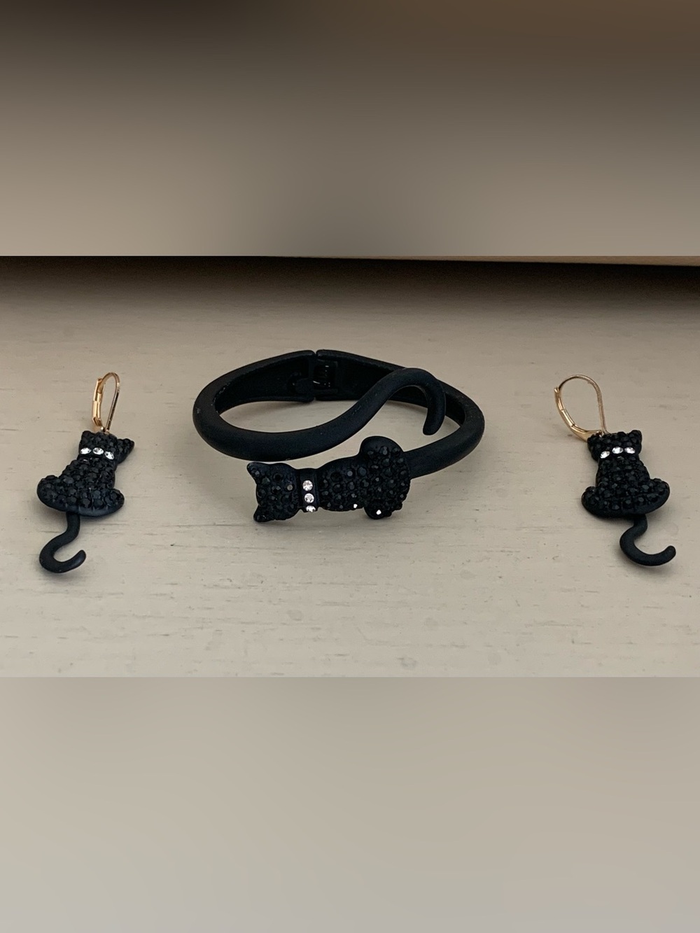 Black Cat jeweled Bracelet and Cat Drop Earrings Set NWOT